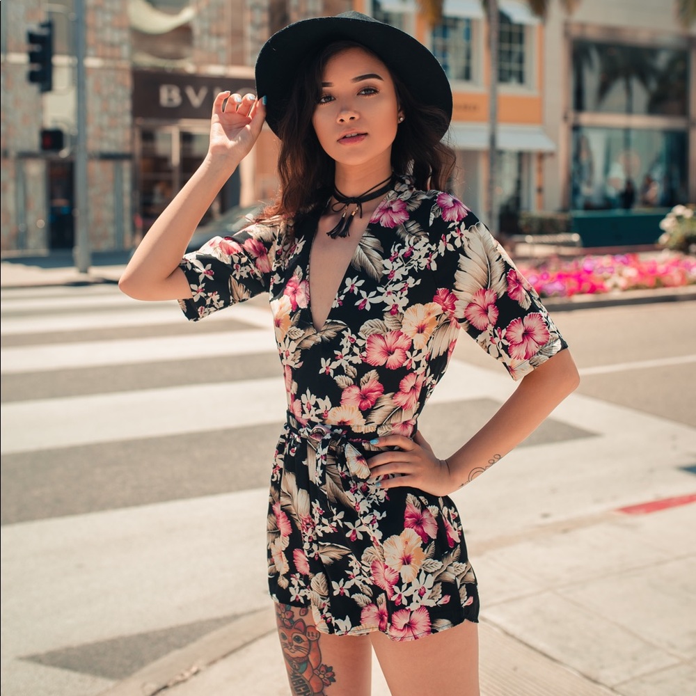 FLORAL V NECK ROMPER